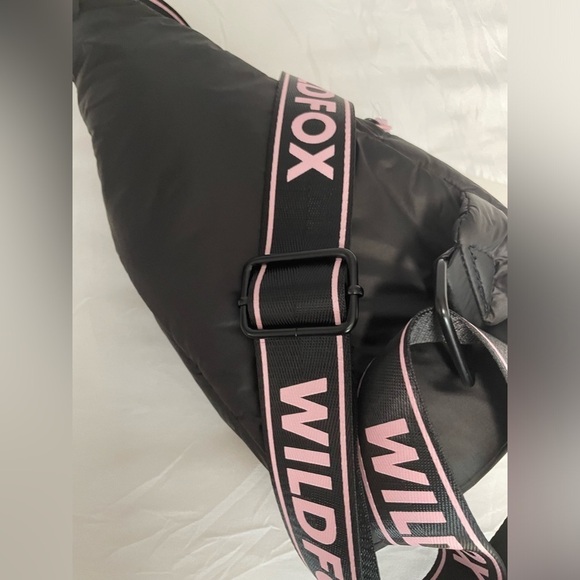 NWT WILDFOX Sling Logo Shoulder Bag Black/Pink. - Picture 6 of 14
